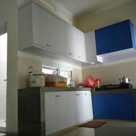 Bintara Jaya Yemima Guest House Bekasi Luaran gambar