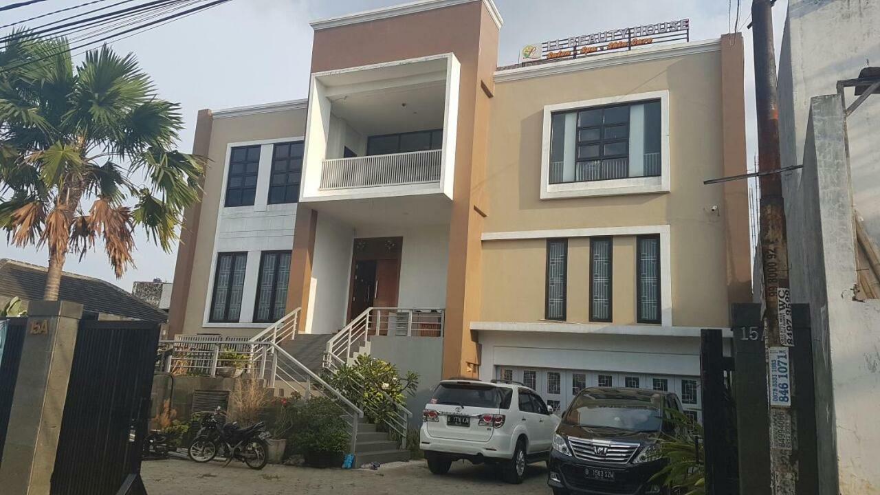 Bintara Jaya Yemima Guest House Bekasi Luaran gambar
